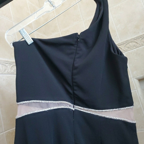 Black One Shoulder Maxi Dress - Picture 5 of 6